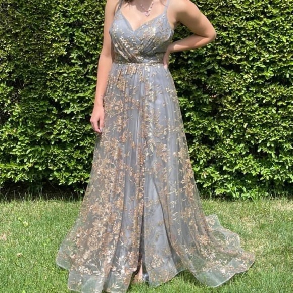 Prom gown - Picture 2 of 7